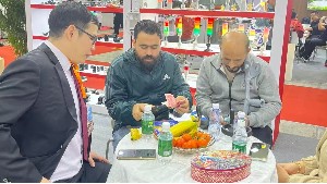 欧拓生产铝合金拉手,铝合金手轮,脚轮脚杯