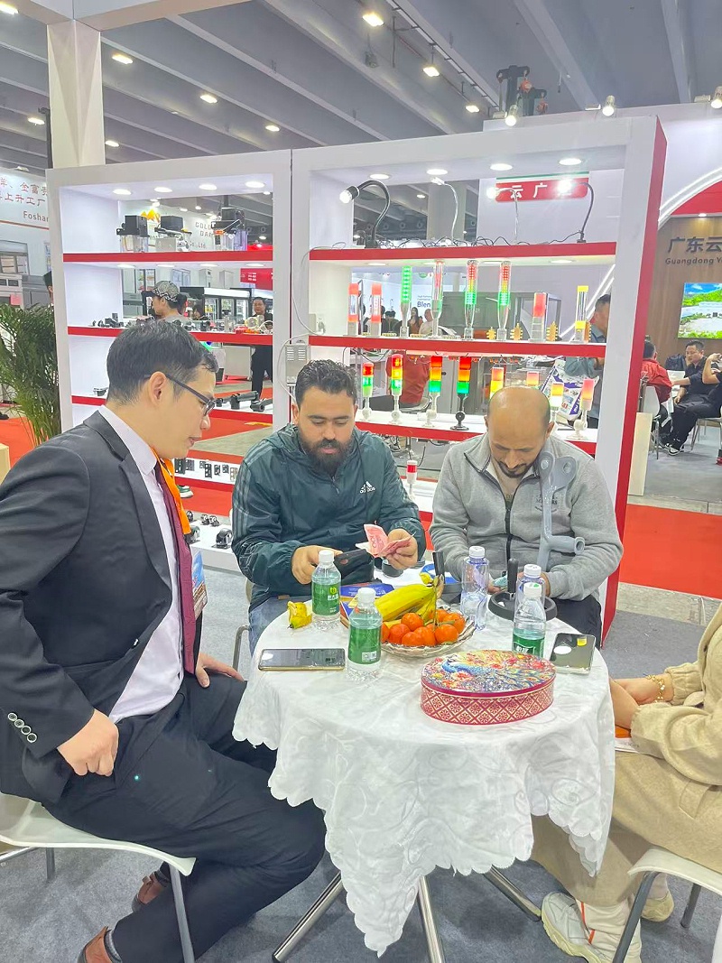 欧拓生产铝合金拉手,铝合金手轮,脚轮脚杯